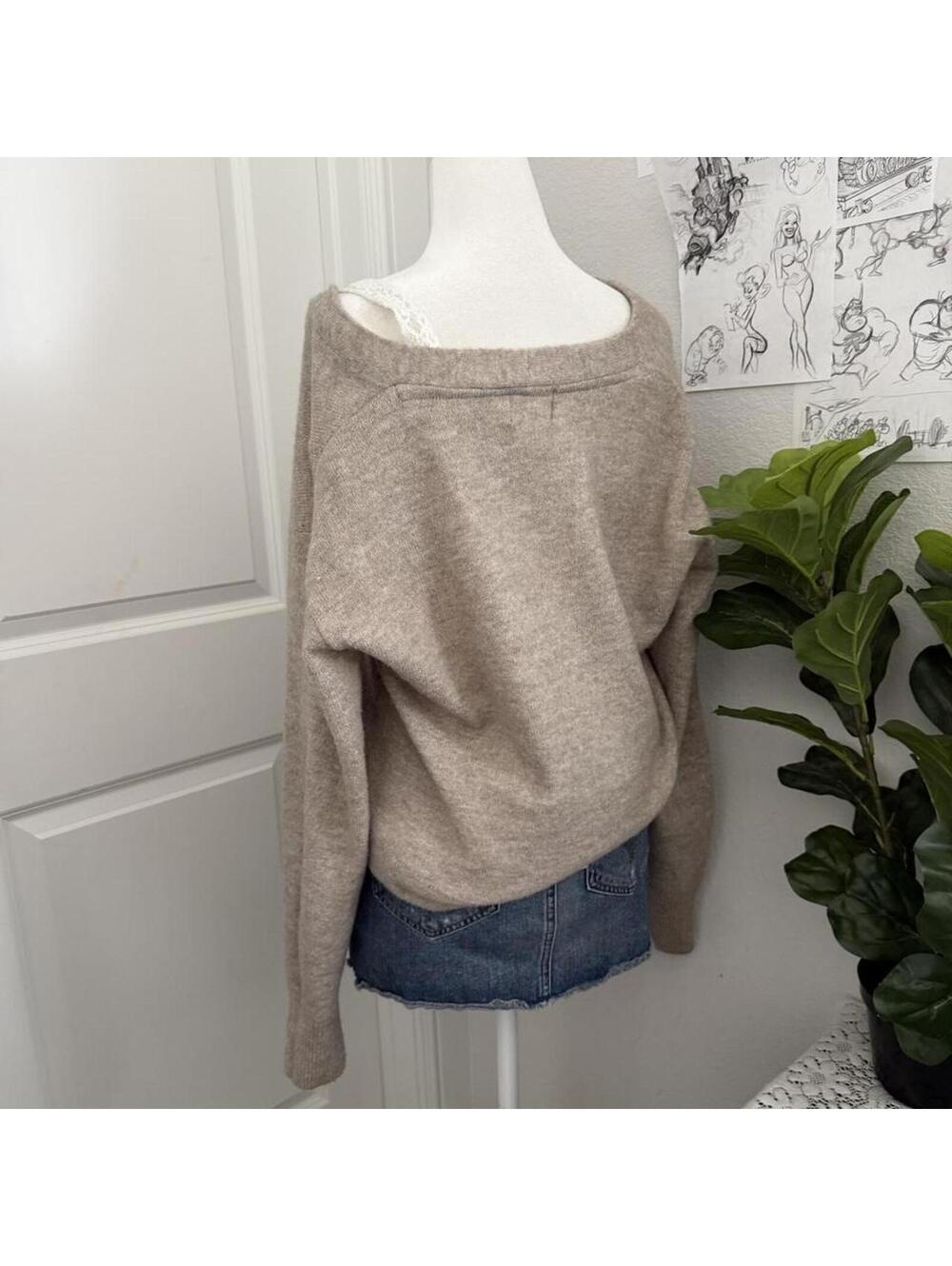 H &M sweater
